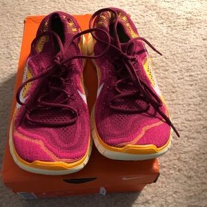 WMNS NIKE FREE 5.0 FLYKNIT